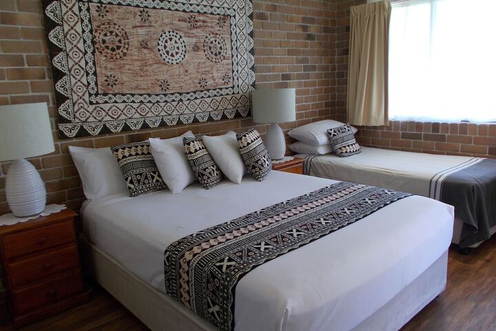 Room 4 of 33