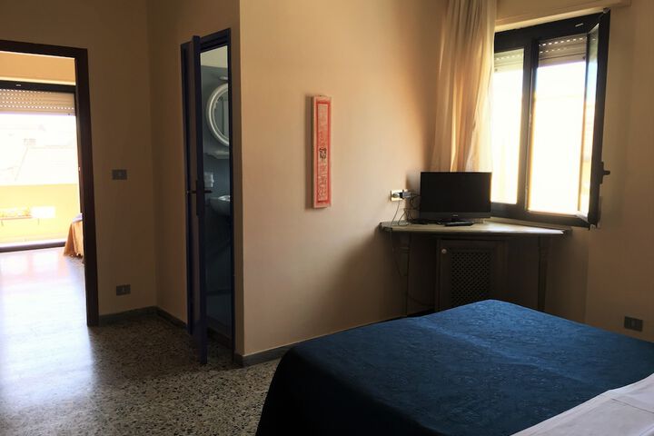 Room 14 of 74