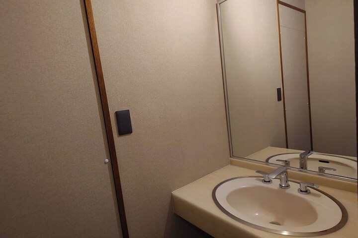 Room 54 of 99