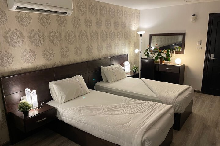 Room 4 of 16