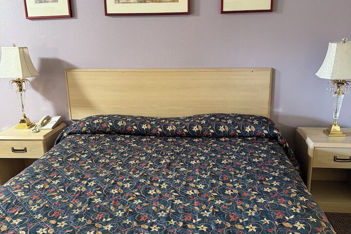 Room 7 of 18