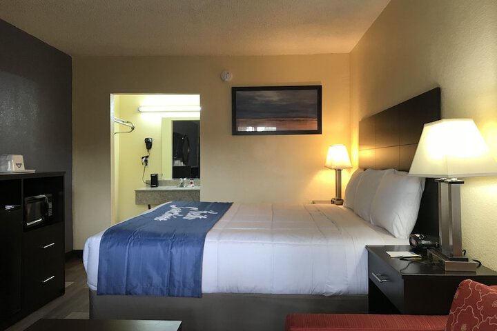 1 King Bed (8 of 8)