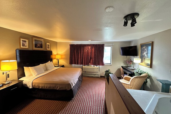 1 King Bed (11 of 16)