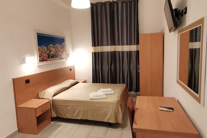 Room 4 of 44