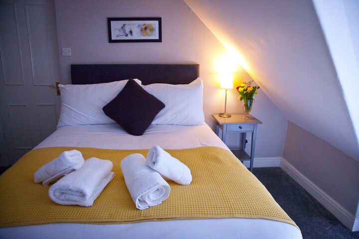 Room 9 of 28