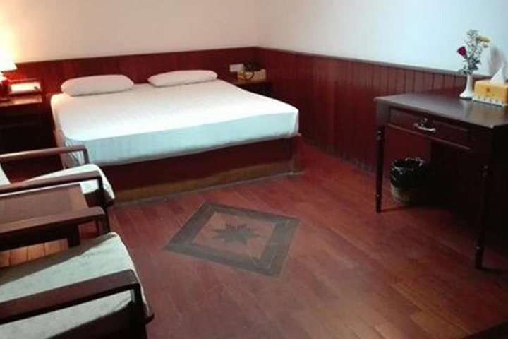 Room 14 of 33