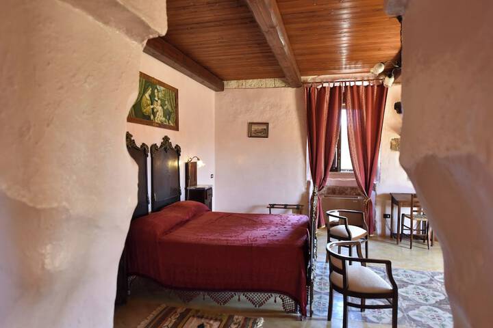 Room 4 of 96