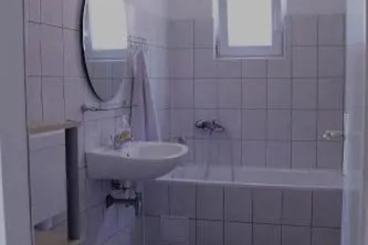 Room 5 of 9
