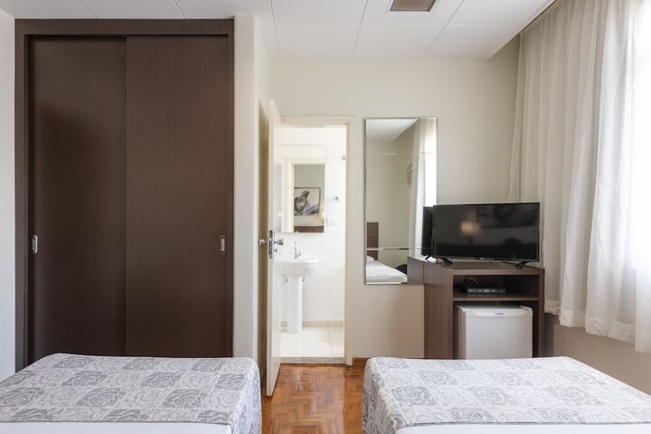 Room 35 of 107
