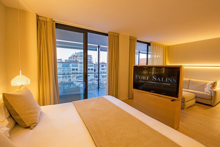 Room 9 of 93