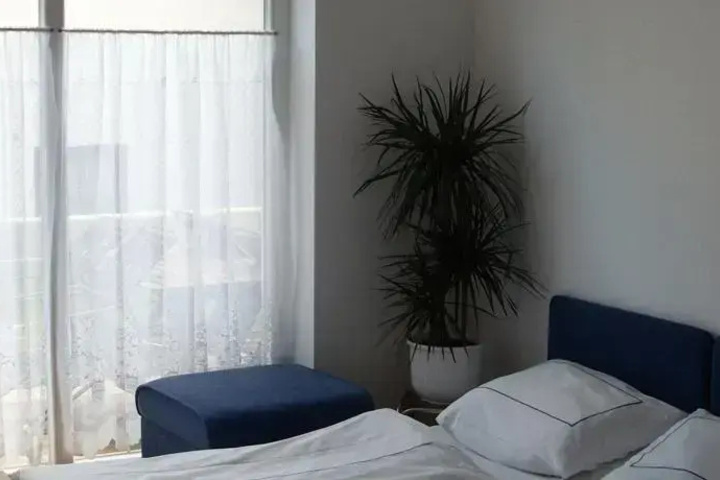 Room 5 of 12