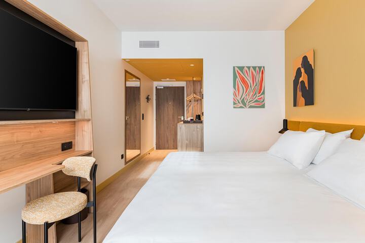 Room 13 of 62