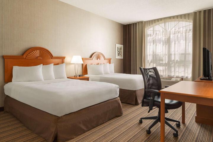 2 Queen Beds (3 of 29)