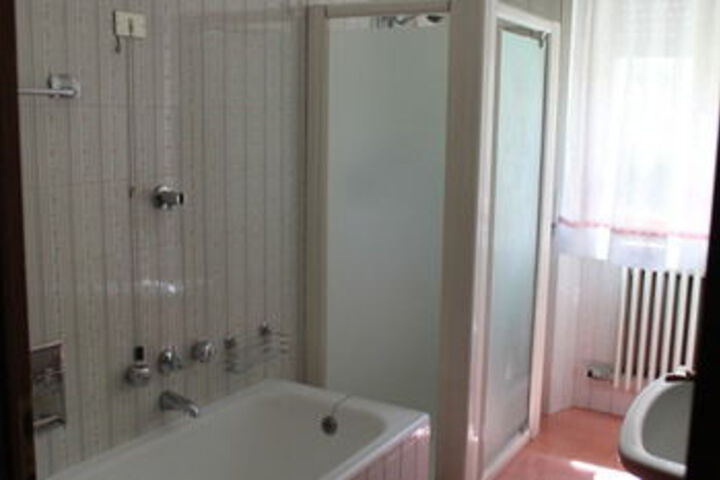 Room 49 of 499