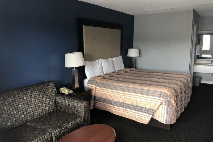 Classic King Bed (4 of 25)