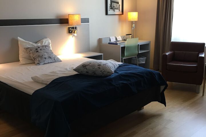 Room 7 of 73
