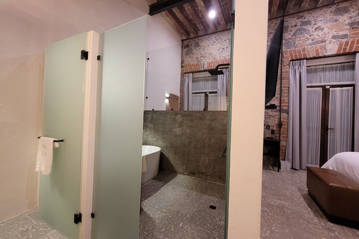 Room 100 of 135