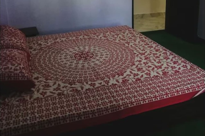 Room 2 of 10