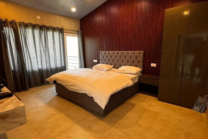 Room 11 of 64