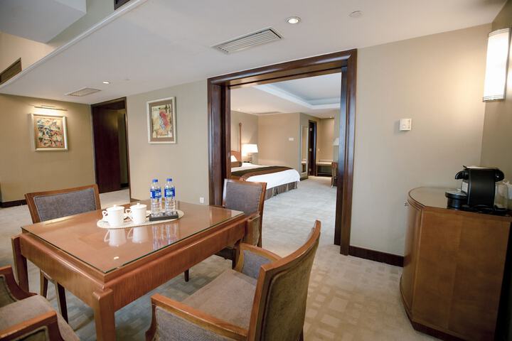 Room 33 of 163