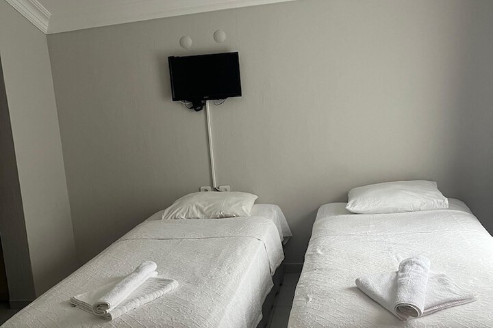 Room 9 of 16