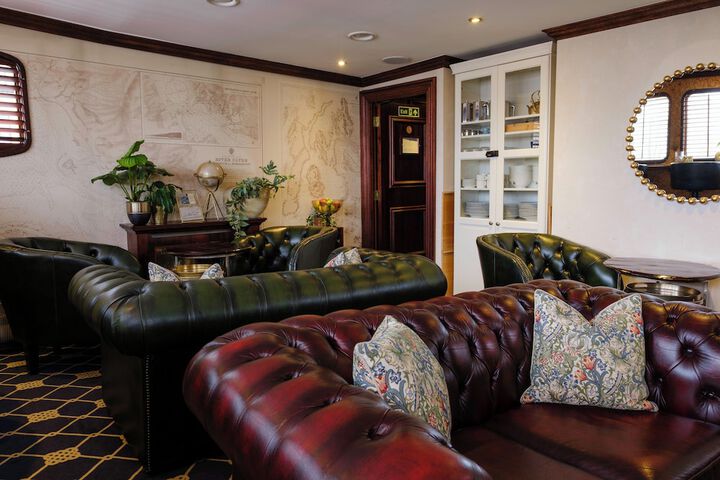 Lounge 59 of 67