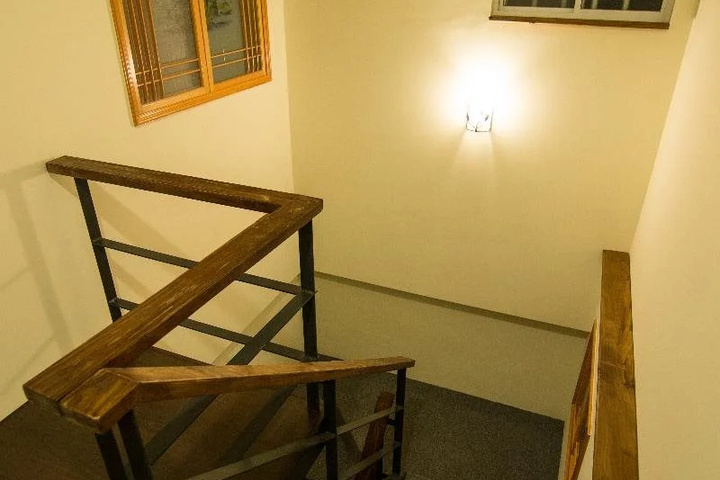 Room 9 of 16