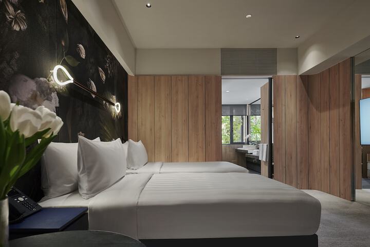 Room 25 of 74