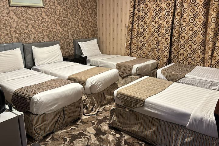 Room 25 of 49