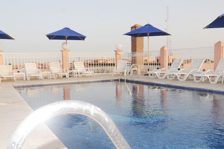 Pool 33 of 77
