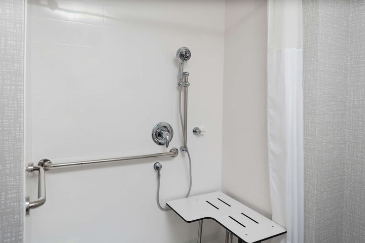 Room 10 of 25