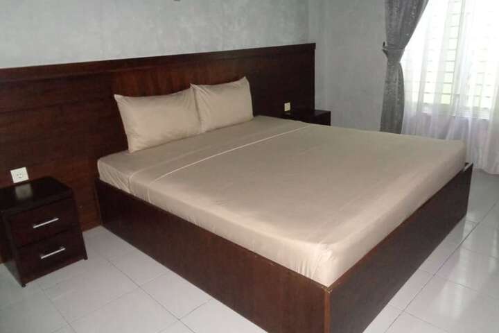 Room 8 of 15