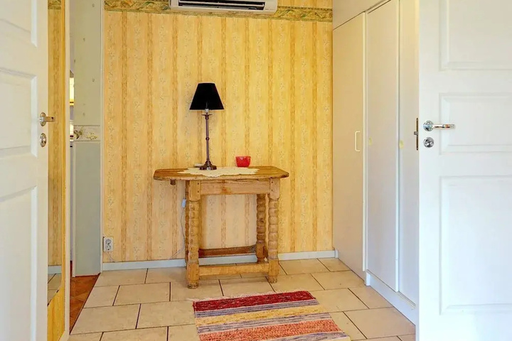 Room 5 of 13