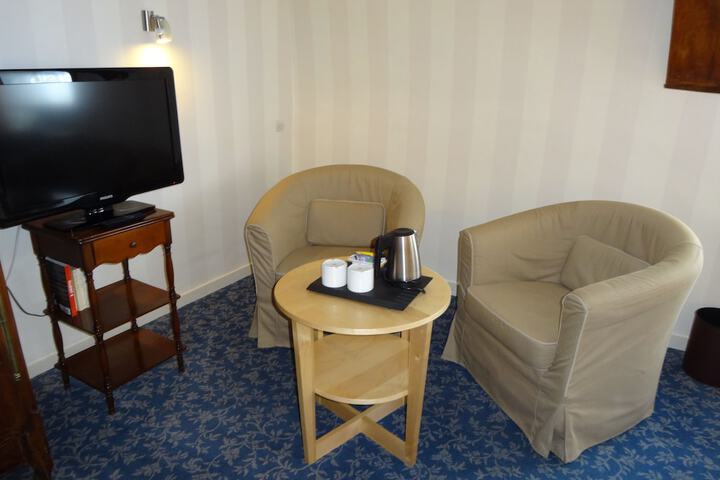 Room 32 of 59