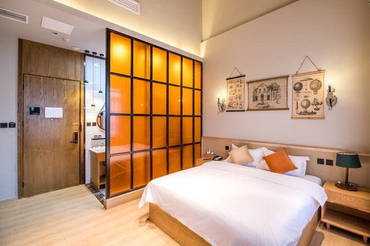 Room 21 of 21
