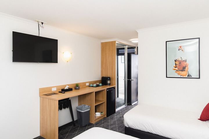 Room 8 of 28