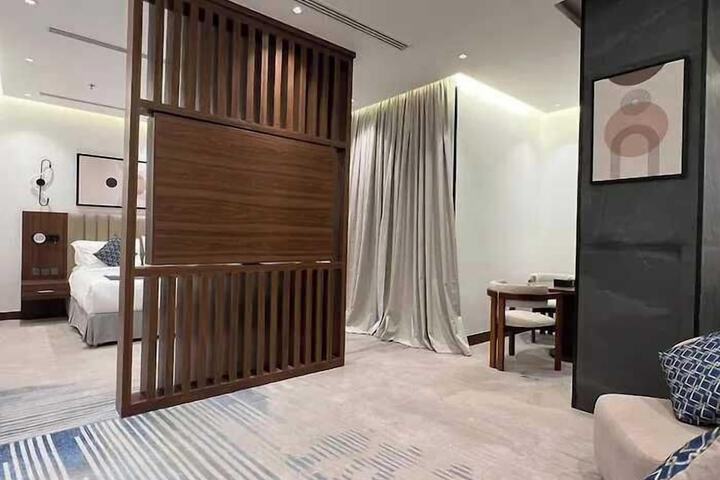 Room 8 of 38