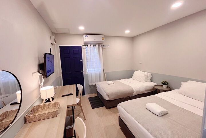 Room 9 of 37