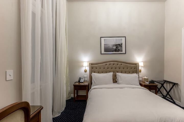 Room 14 of 24