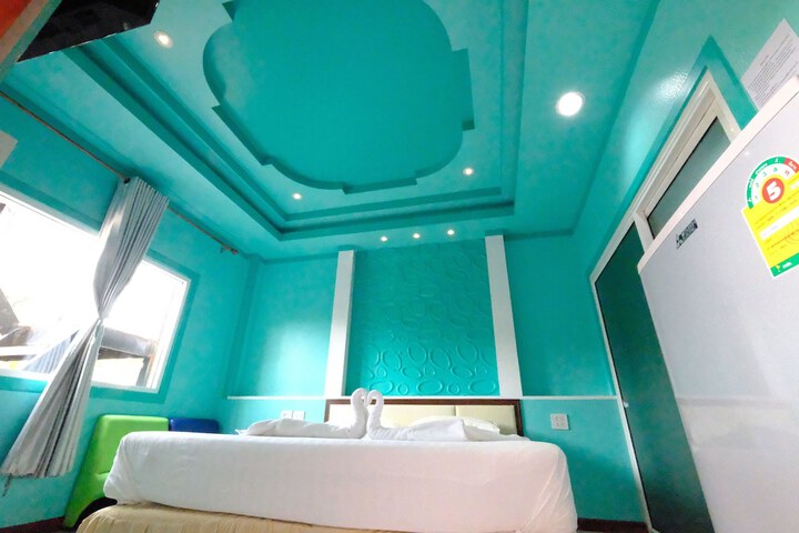 Room 8 of 48