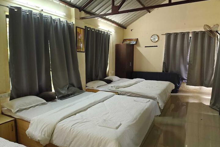 Room 3 of 27