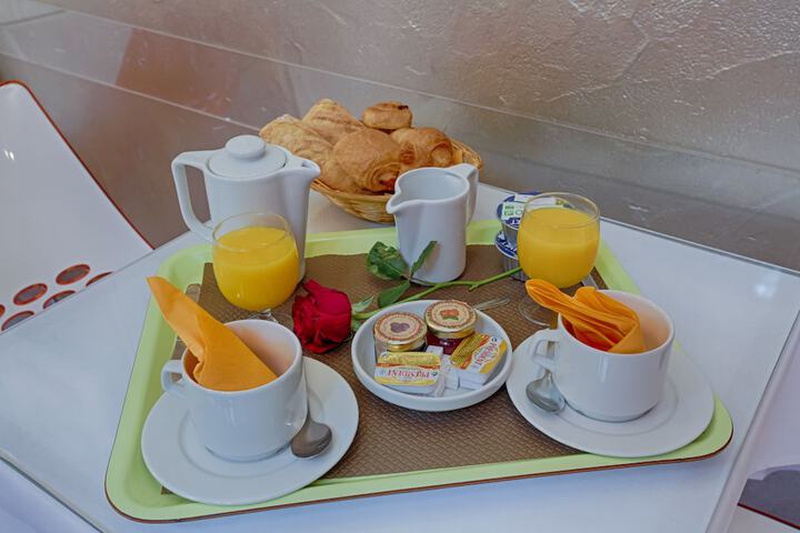 Breakfast/Coffee Service 30 of 34