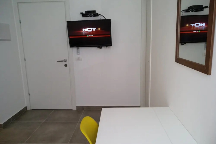 Room 11 of 20
