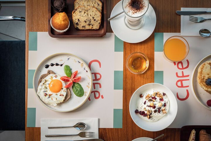 Breakfast/Coffee Service 123 of 153