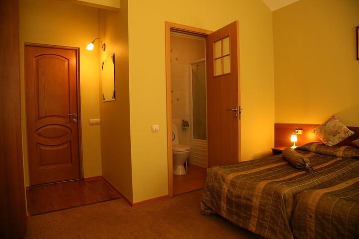 Room 21 of 115