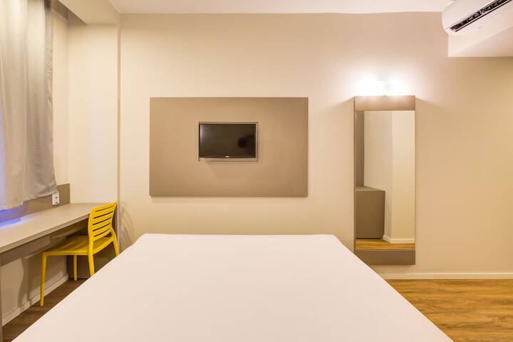 Room 8 of 40