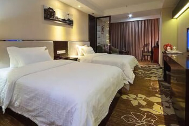Room 3 of 8