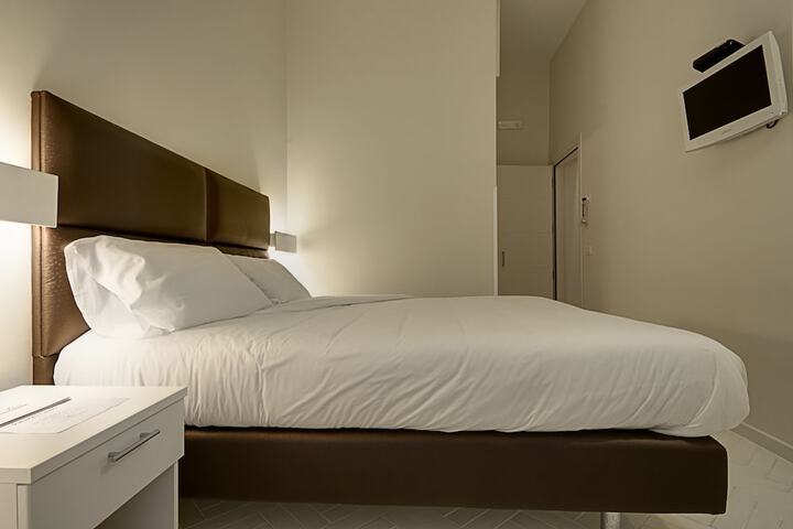 Room 9 of 14