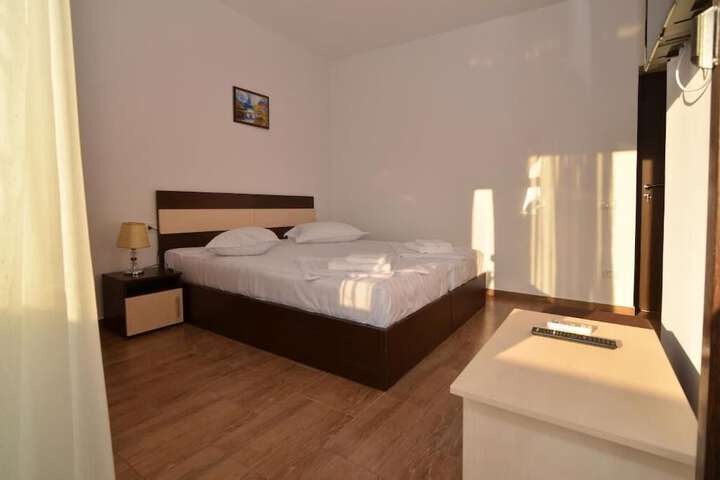 Room 9 of 20