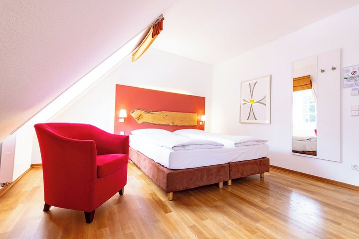 Room 16 of 77